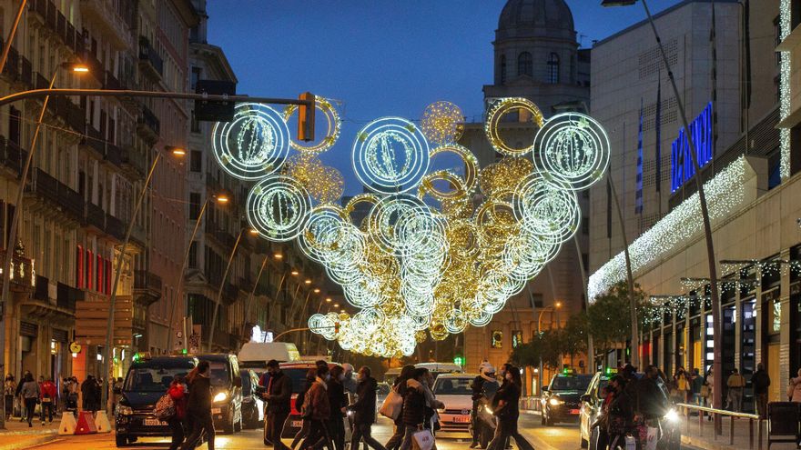 Ambiente en las Ramblas de Barcelona el pasado viernes. EFE/ Enric Fontcuberta