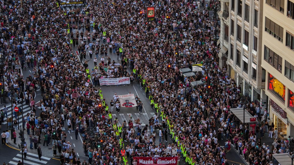 Imagen panorámica de la cabecera de la marcha de este sábado en València