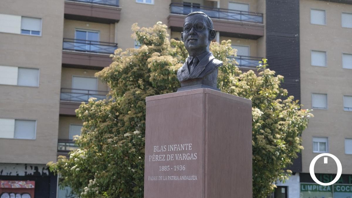 Busto de Blas Infante en la plaza de Andalucía