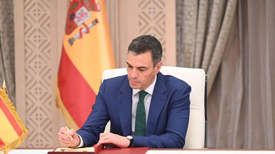 El presidente del Gobierno, Pedro Sánchez, durante la firma de acuerdos entre España y Catar, a 3 de abril de 2024, en Doha