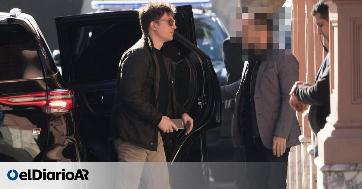 Santiago Caputo tiene a un espía de la SIDE como custodia personal, pese a que no es funcionario del Gobierno