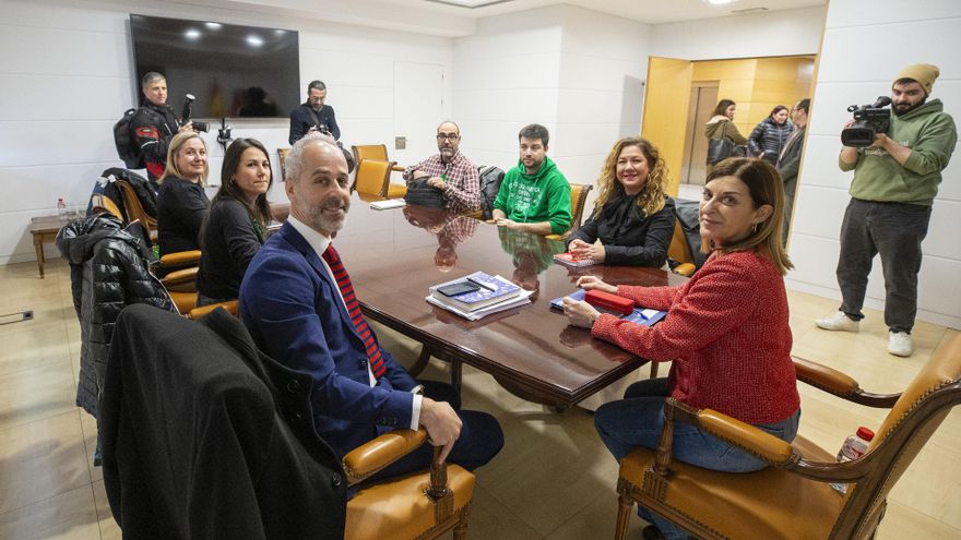 Reunión del 29 de enero de la presidenta de Cantabria, María José Sáenz de Buruaga, y el consejero de Educación, Sergio Silva, con los representantes de las organizaciones sindicales docentes