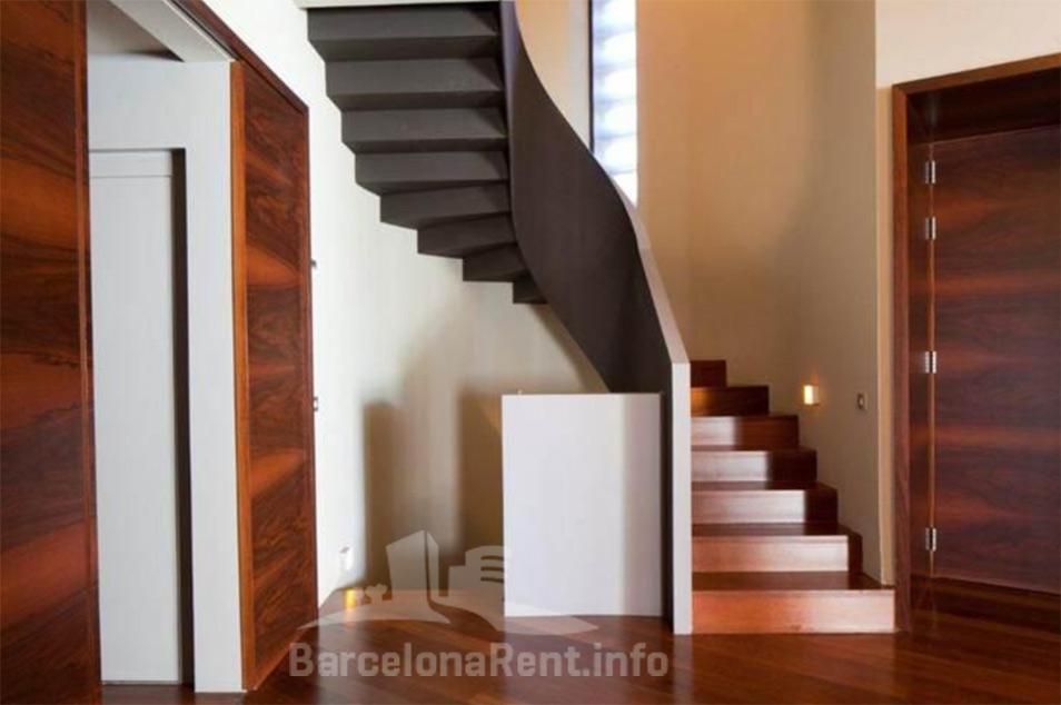 Escaleras del 'palacete de Pedralbes' / barcelonarent.info