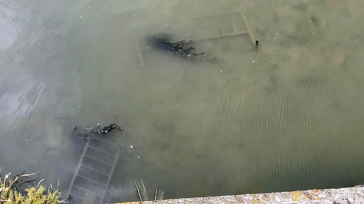 Vallas en el Ebro junto al Puente de Santiago en Echegaray.