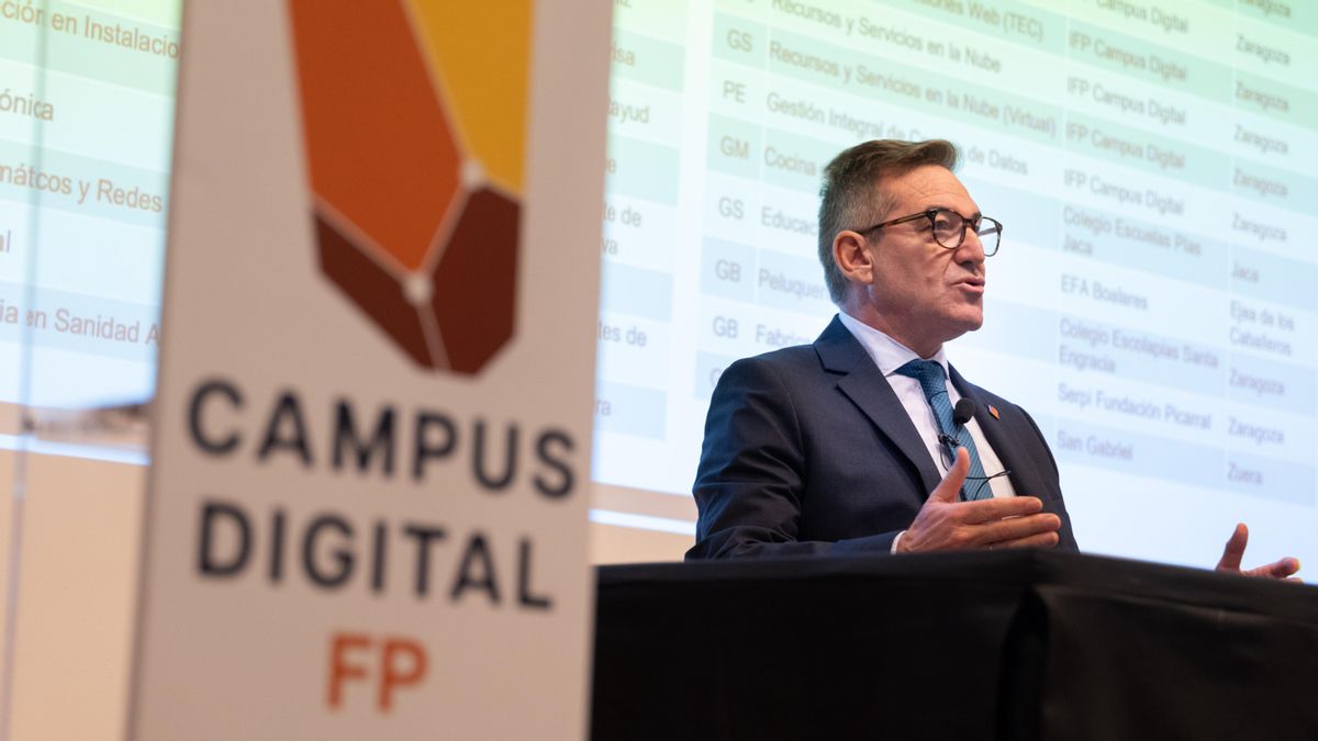 El director general de Planificación, Centros y FP, Luis Mallada, en abril, en la presentación de la oferta de FP para el curso 2025/26.