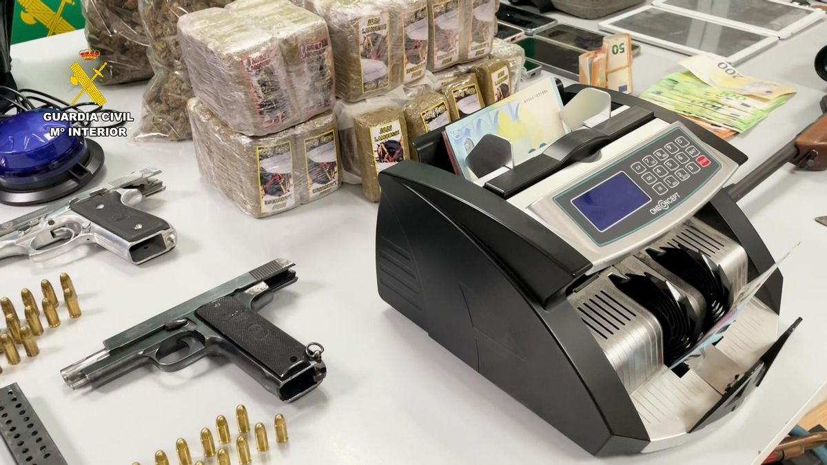 Los detenidos sustraían objetos de valor como joyas, relojes y dinero, pero también armas