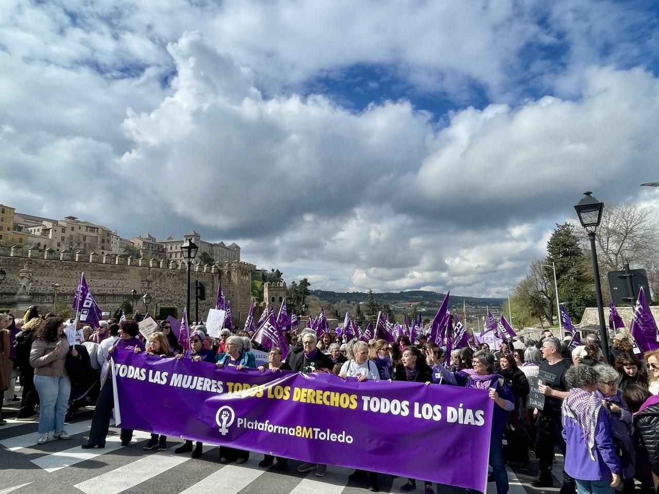 Inicio de la manifestación del 8M en Toledo en el Paseo de la Vega.