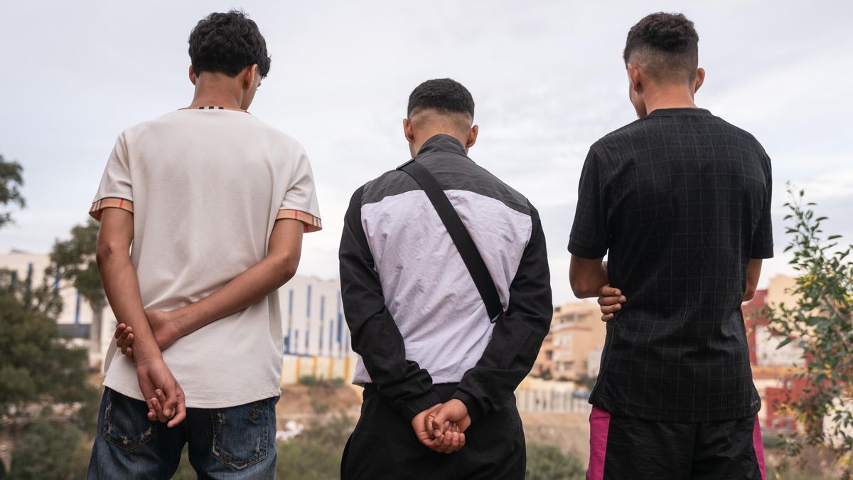Aiman, Ibrahim y Mohamed, tres jóvenes marroquíes que denuncian haber sido agredidos por militares en Ceuta.