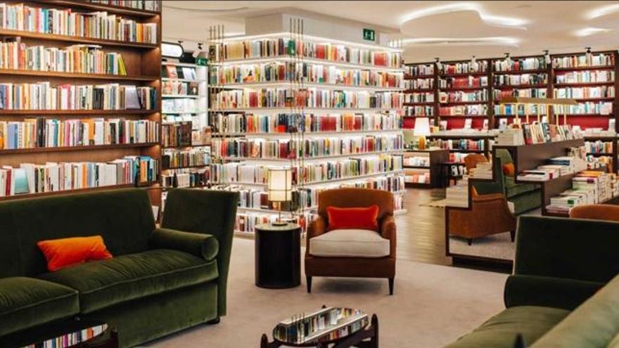 La librería Finestres de Barcelona denuncia un ataque a la sección de libros dedicados a Palestina