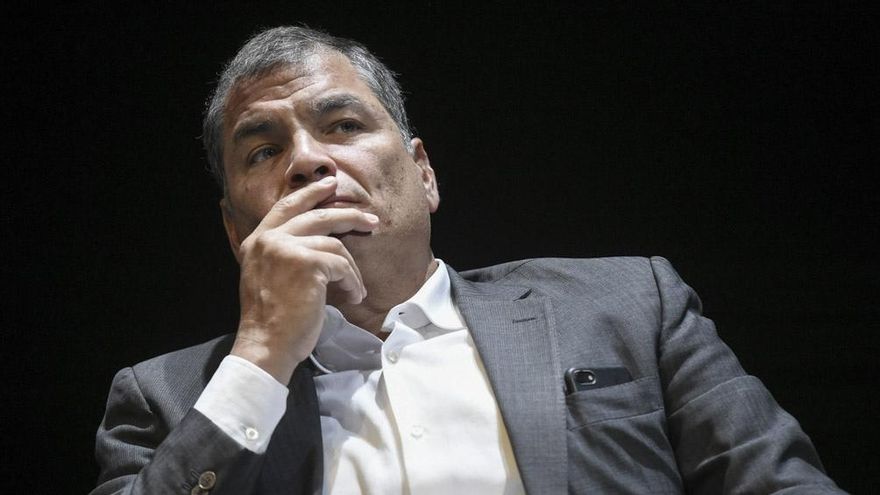 Correa denuncia un "golpe" en Ecuador y su candidato, Arauz, pide respetar el balotaje