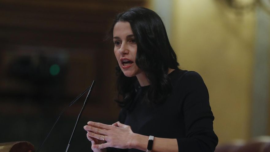 La diputada de Ciudadanos, Inés Arrimadas, interviene durante la sesión plenaria de este martes en el Congreso de los Diputados en Madrid.