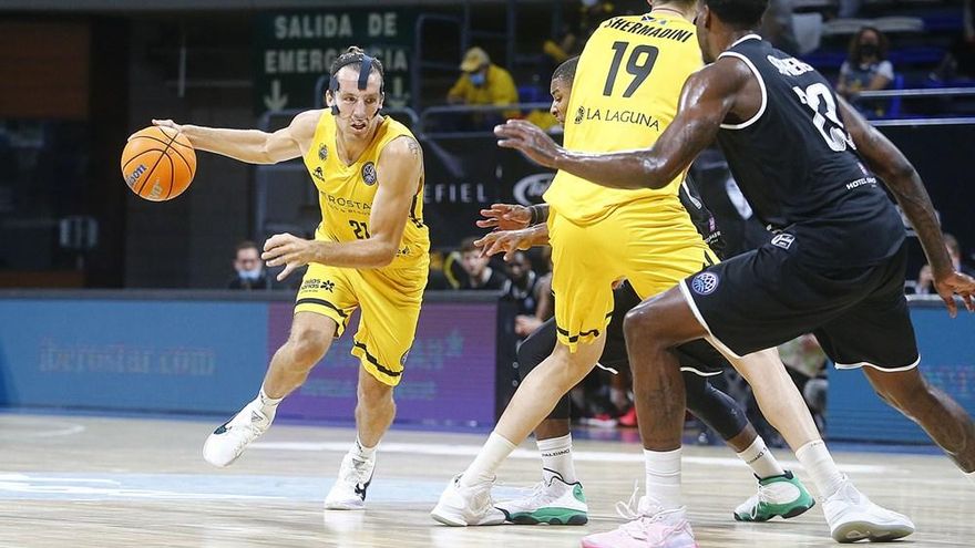 El Canarias se estrena con victoria cómoda en la Liga de Campeones
