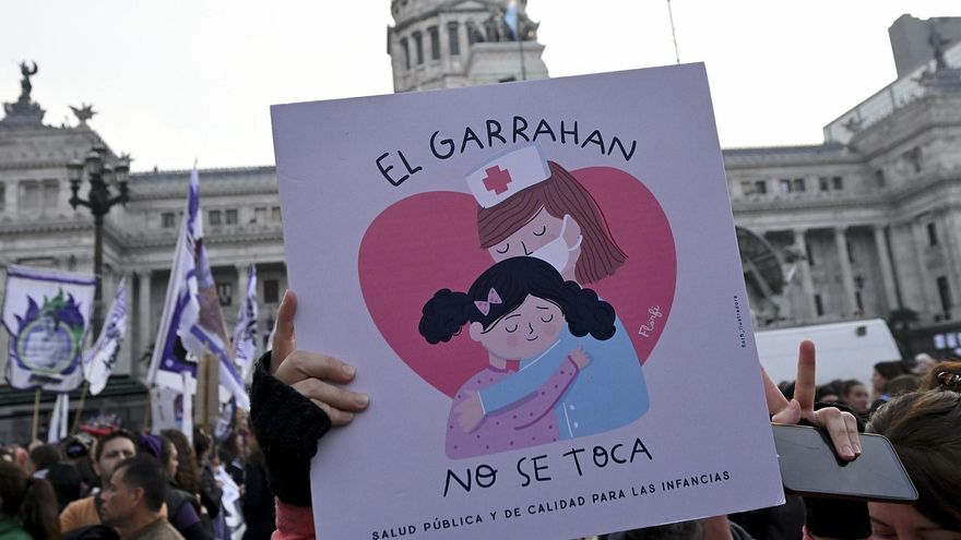 Nueva derrota legislativa del Gobierno: la oposición dictamina la emergencia en el Garrahan