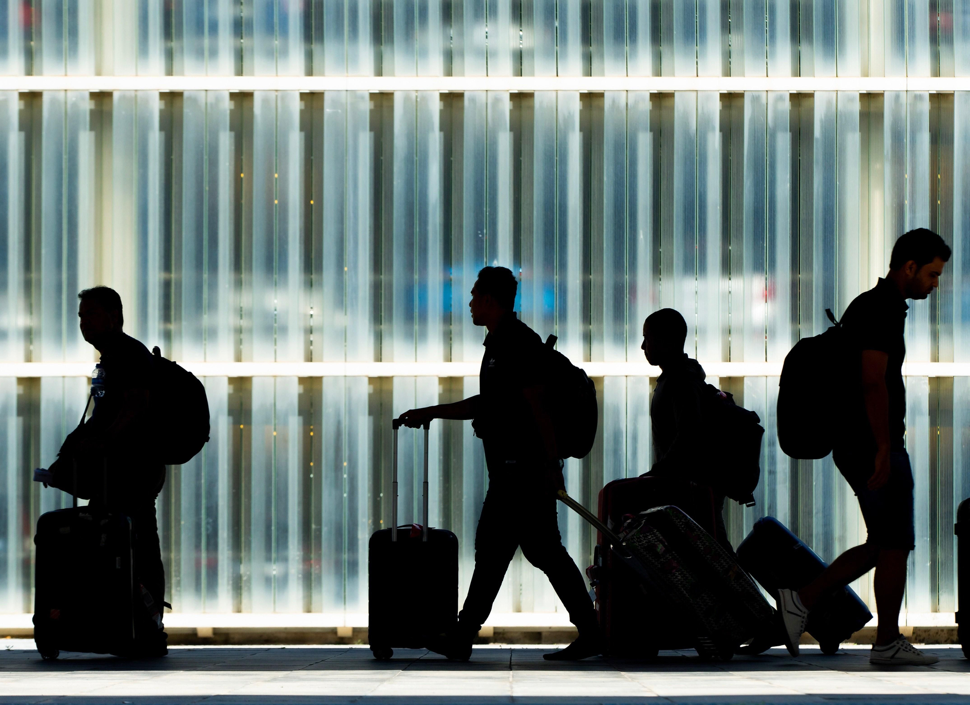 En la imagen de archivo, pasajeros en tránsito en el aeropuerto de Barcelona