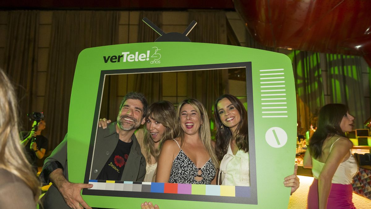 Nacho García, María Gómez, Valeria Ros y Ana Cuesta en la fiesta 25 aniversario verTele