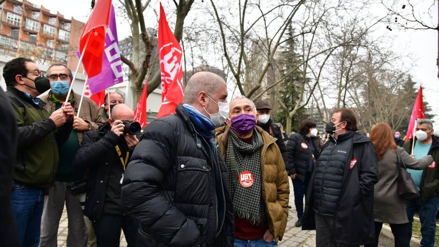 Los secretarios general de CCOO y UGT, Unai Sordo y Pepe Álvarez respectivamente, en la concentración de los sindicatos en Madrid.