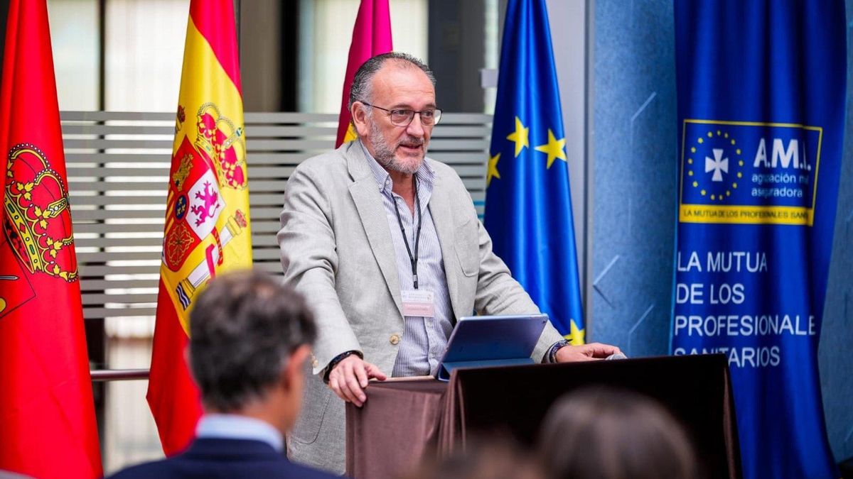 El conquense Carlos Molina asume la presidencia del Consejo de Colegios de Médicos de Castilla-La Mancha