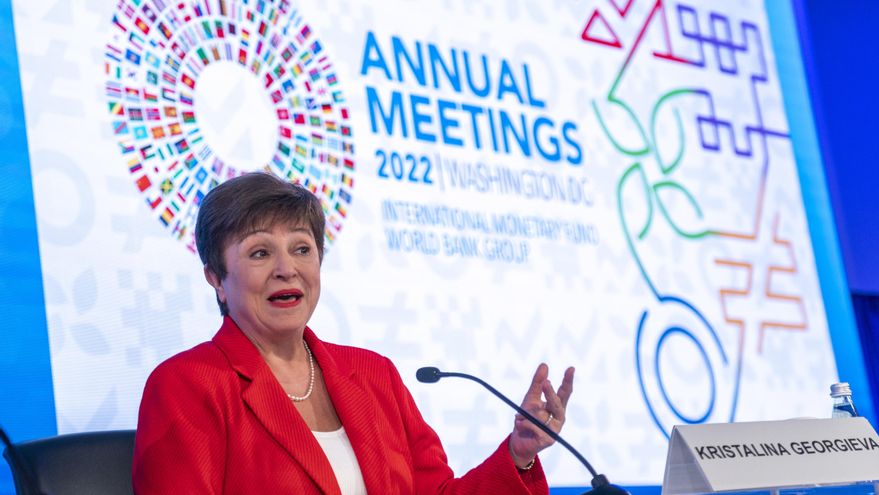 La directora gerente del Fondo Monetario Internacional (FMI), Kristalina Georgieva, responde preguntas en una rueda de prensa, en Washington (EE.UU.), este 13 de octubre de 2022. EFE/Shawn Thew