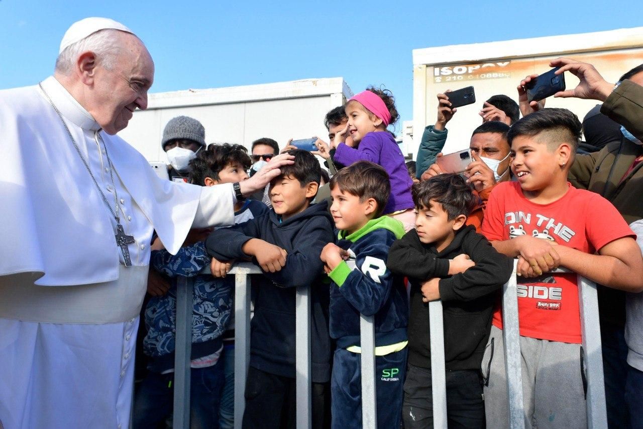 El Papa Francisco, durante su visita en diciembre de 2021 al centro de migrantes en la isla griega de Lesbos donde criticó la indiferencia de algunos países europeos. “Detengamos este naufragio de civilización", dijo.