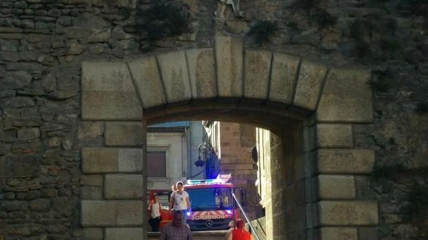 El camión tuvo que acceder a una zona complicada.