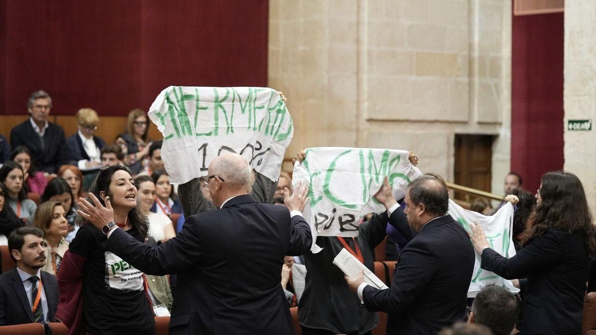 El Parlamento andaluz limita la asistencia de invitados a los plenos y advierte de sanciones a los grupos políticos