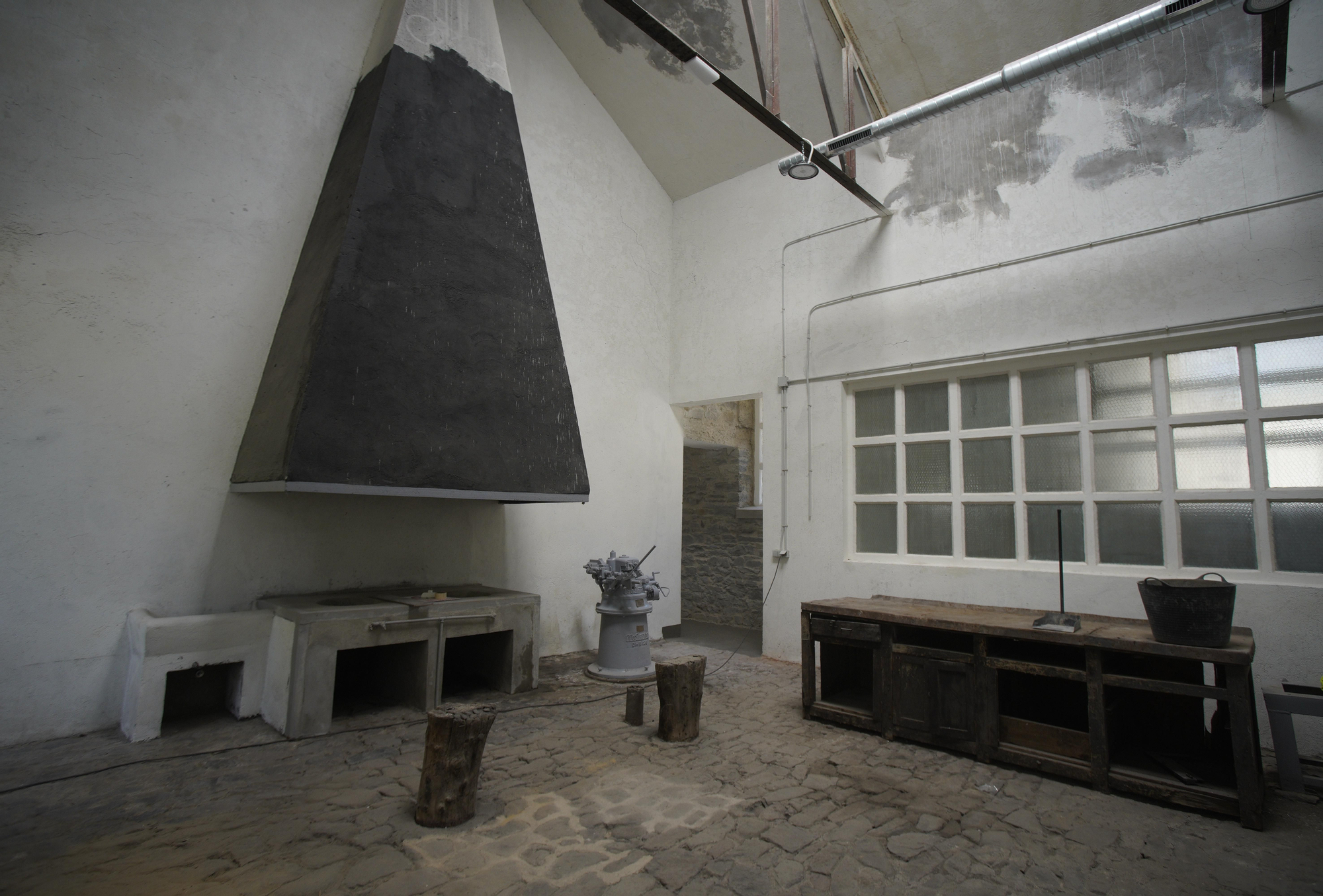 La cocina en el Pozo María en Caboalles de Abajo, en Villablino (Laciana).