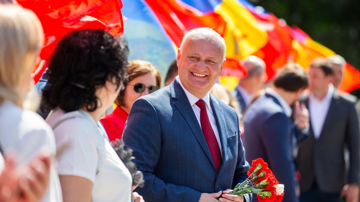 El líder de la oposición y expresidente de Moldavia, el socialista  Igor Dodon, en la celebración del 1 de mayo.