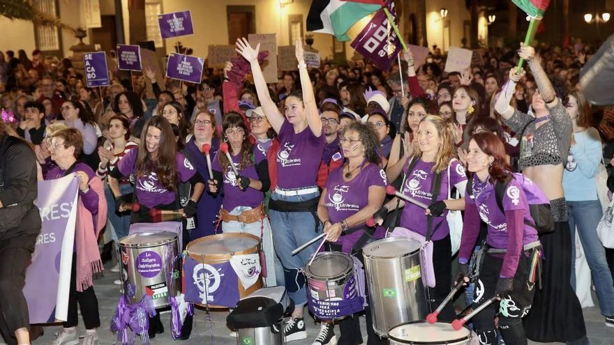 El Carnaval de Las Palmas indigna al movimiento feminista al coincidir su cabalgata con el 8M