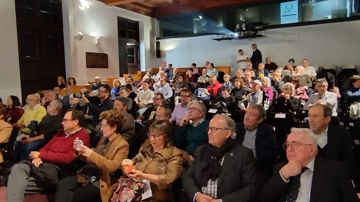 Asistentes al acto de los Premis Vicent Ventura 2024.