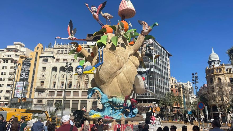 El PP transforma un cargo voluntario de Junta Central Fallera en un puesto remunerado con 70.000 euros