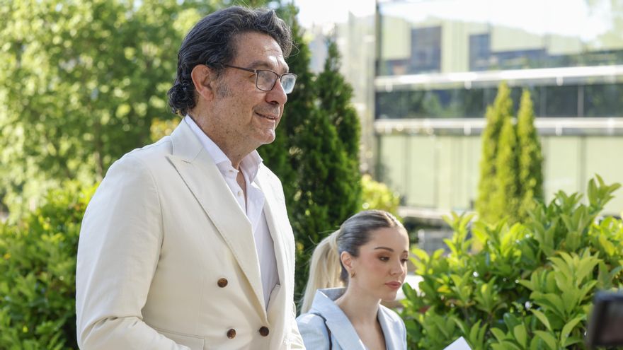 El actor Luis Lorenzo a su llegada a los juzgados
