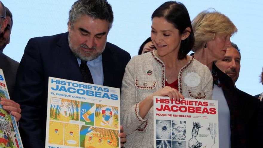 El ministro de Cultura y Deporte, José Manuel Rodríguez Uribes (i) y su homóloga de Industria, Comercio y Turismo, Reyes Maroto (d) presentan el programa de Xacobeo 2021 en el stand de Turespaña con motivo de la segunda jornada de Fitur 2020.