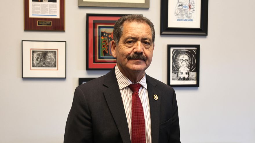 Congresista del Chicago más latino: las redadas de Trump buscan militarizar la ciudad