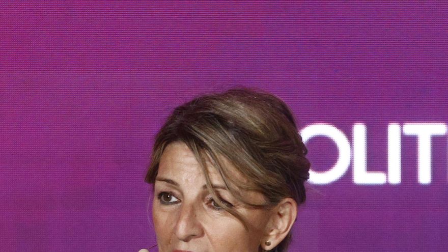 GRAFCAT952. BARCELONA (ESPAÑA), 10/04/2026.- La vicepresidenta segunda del Gobierno y ministra de Trabajo y Economía Social, Yolanda Díaz, durante su intervención en el foro "European Pulse Forum", organizado por Politico en Barcelona, desde donde ha reclamado este viernes que España destine el 1 % del PIB para hacer frente al problema de la vivienda, frente al "O,1 %" actual, y ha llamado a actuar contra los fondos buitre y su lógica "de saqueo".EFE/ Quique García