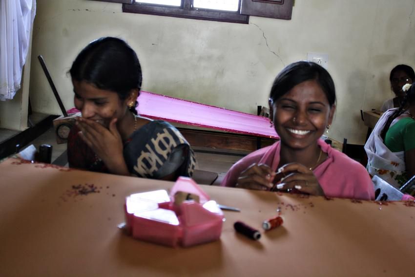 Uno de los objetivos del plan integral de la lucha contra la violencia de género de la Fundación es acoger a las mujeres en albergues donde recibirán formación que les facilite el acceso a un trabajo/ Rafa Gassó