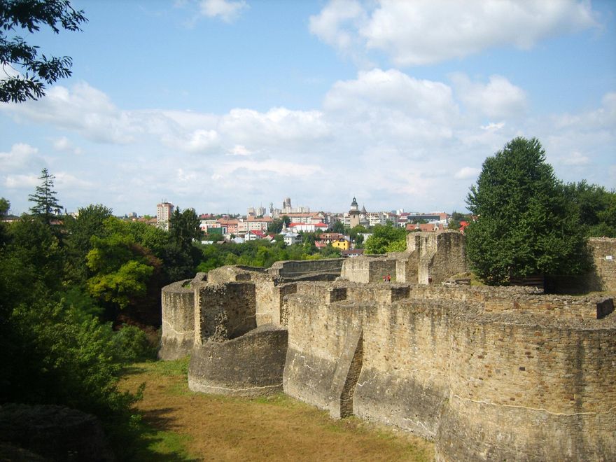 Muros potentes en el Castillo de Suceava.