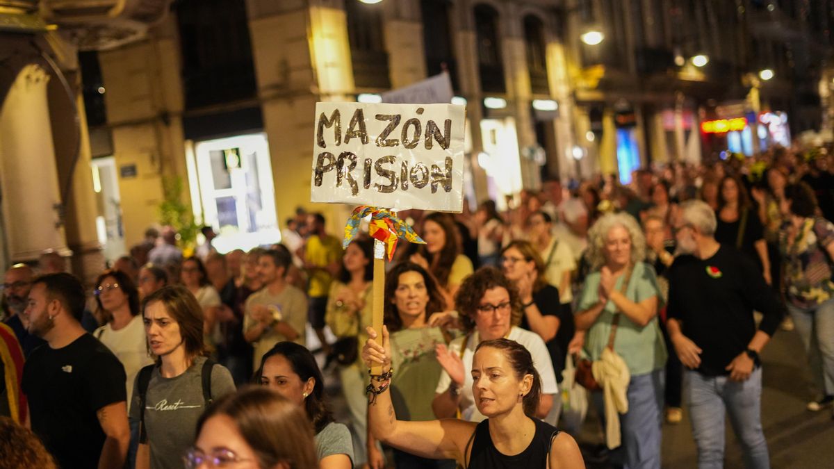 "Mazón a prisión"fue uno de las pancartas más repetidas durante la marcha