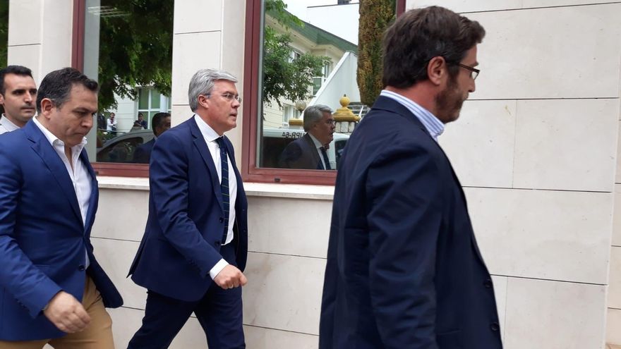 Archivo - El exalcalde de Jaén y secretario de Estado de Hacienda, José Enrique Fernández de Moya, a su llegada al juzgado en junio de 2018 para declarar en la causa de Matinsreg