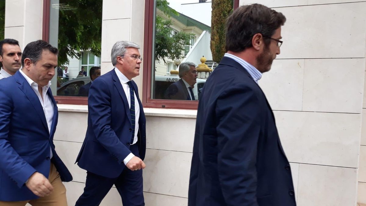 Archivo - El exalcalde de Jaén y secretario de Estado de Hacienda, José Enrique Fernández de Moya, a su llegada al juzgado en junio de 2018 para declarar en la causa de Matinsreg