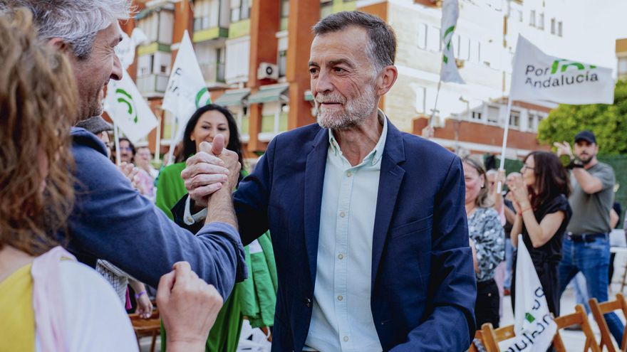 El candidato de Por Andalucía a la Presidencia de la Junta, Antonio Maíllo, durante el acto de cierre de campaña de su formación celebrado este viernes en Sevilla. EFE/MAURI BUHIGAS