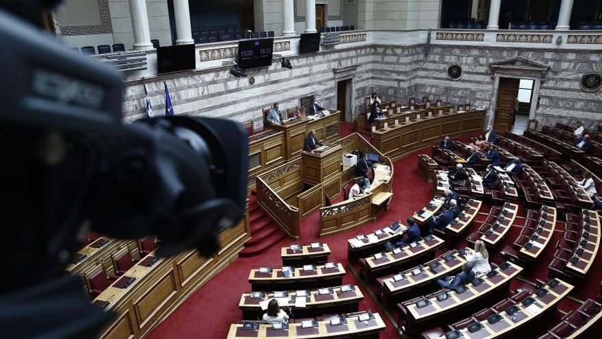 El Parlamento griego crea una comisión para investigar el escándalo de las escuchas a políticos y periodistas
