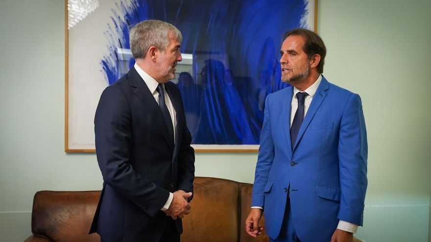 El presidente de Canarias, Fernando Clavijo, con el presidente de Madeira, Miguel Alburqueque