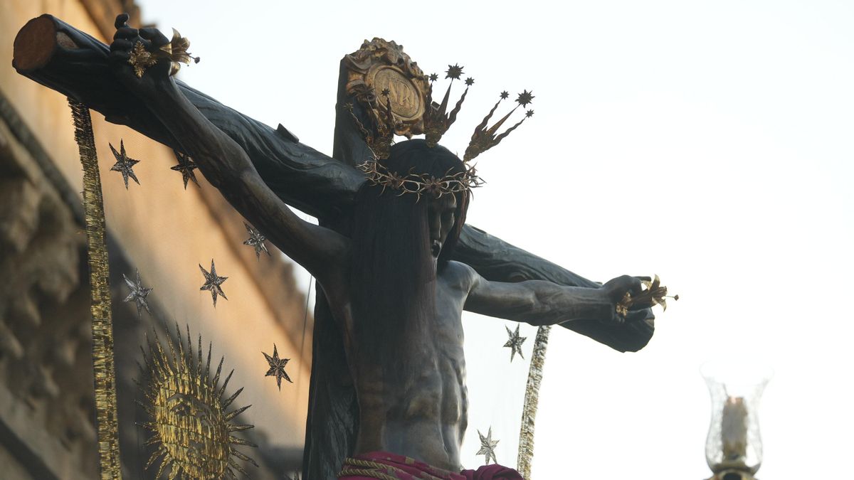 Traslado del Cristo de Remedio de Ánimas después del Magno Vía Crucis