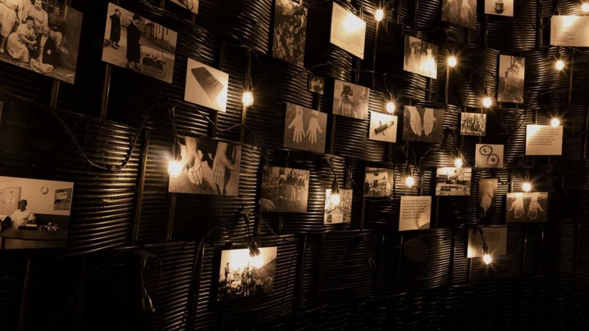 La muestra reúne un archivo fotográfico histórico combinado con imágenes contemporáneas