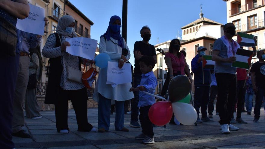 Un momento de la concentración en Toledo en repulsa de la violencia y contra los ataques al pueblo palestino