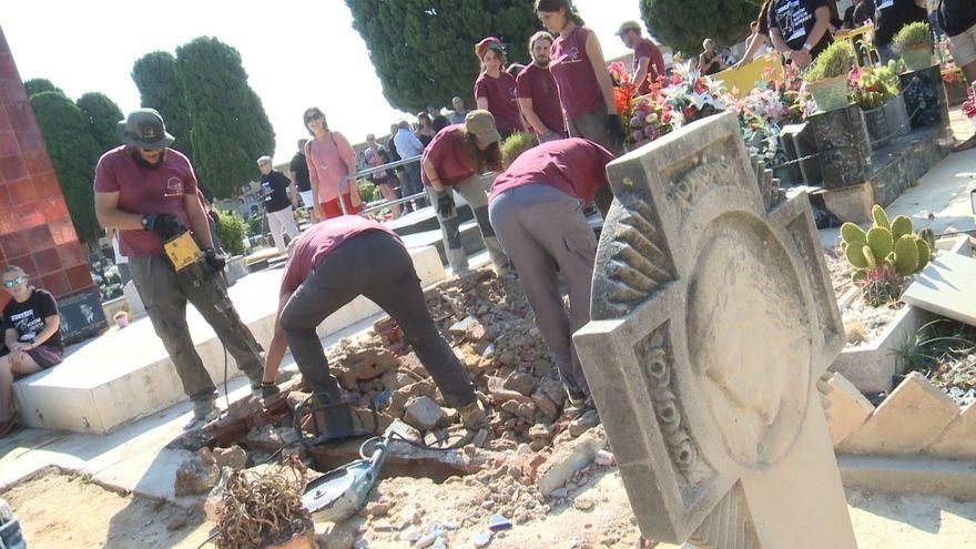 Páginas amarillas y redes sociales: la asociación de familiares de la fosa 21 de Paterna localiza a descendientes de represaliados incluso en Brasil