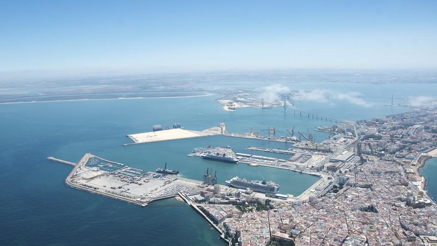 La Autoridad Portuaria de Cádiz prepara el muelle de La Galeona para la llegada de las grúas de Concasa