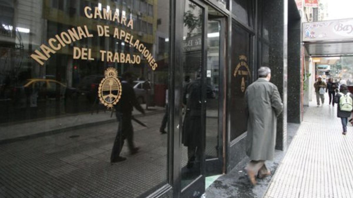 Los camaristas Víctor Pesino y María Dora González de la Sala VIII votaron a favor de suspender la cautelar que frenaba la ley 27.802