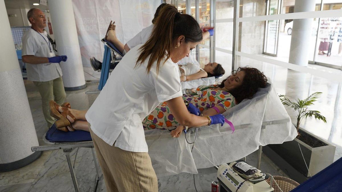 El Hospital Reina Sofía celebra una maratón de sangre para impulsar la donación en su 50 aniversario