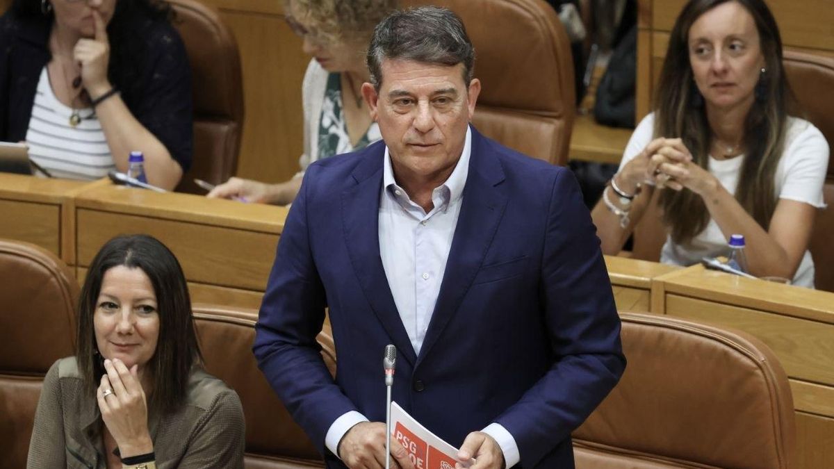El portavoz del PSdeG, José Ramón Gómez Besteiro, en la sesión de control del Parlamento de Galicia